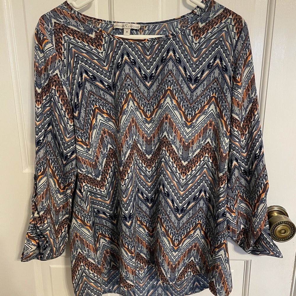Moa Moa printed blouse w/ button up sleeves